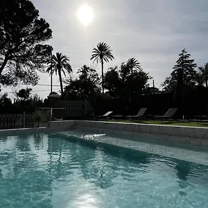 https://nuevo-los-almendros-complejo-turistico-301.es-andalucia.com